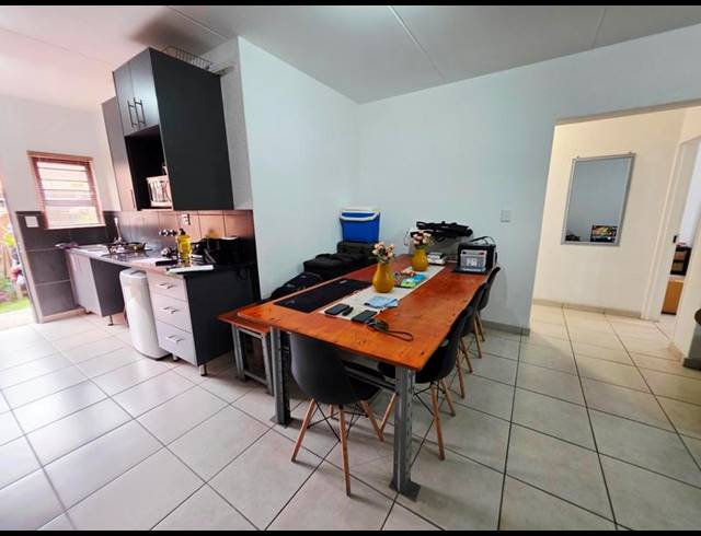 3 BEDROOM APARTMENT FOR SALE IN RAVENSWOOD